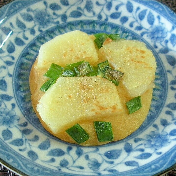 じゃが芋と粉チーズの大豆粉パンケーキ♪